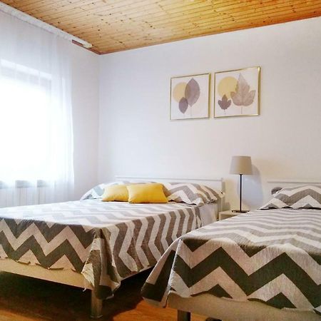 Apartments Saraden 沃迪切 外观 照片
