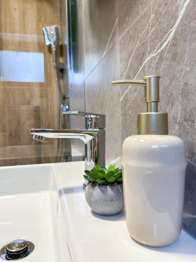 Apartments Saraden 沃迪切 外观 照片