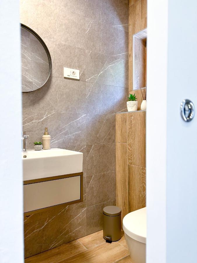Apartments Saraden 沃迪切 外观 照片