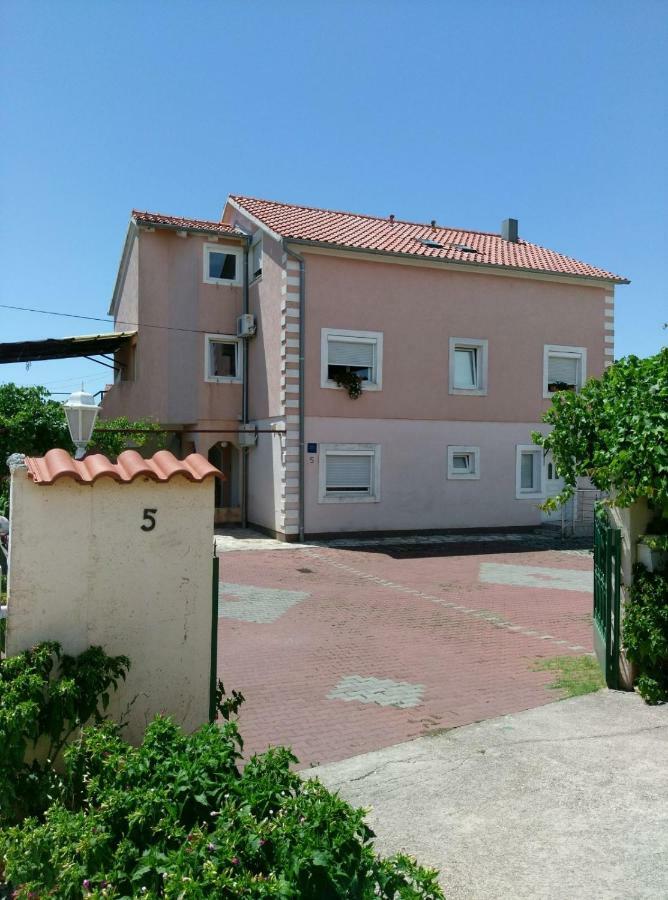 Apartments Saraden 沃迪切 外观 照片