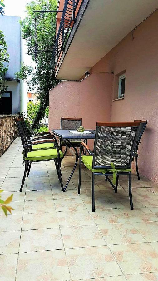 Apartments Saraden 沃迪切 外观 照片