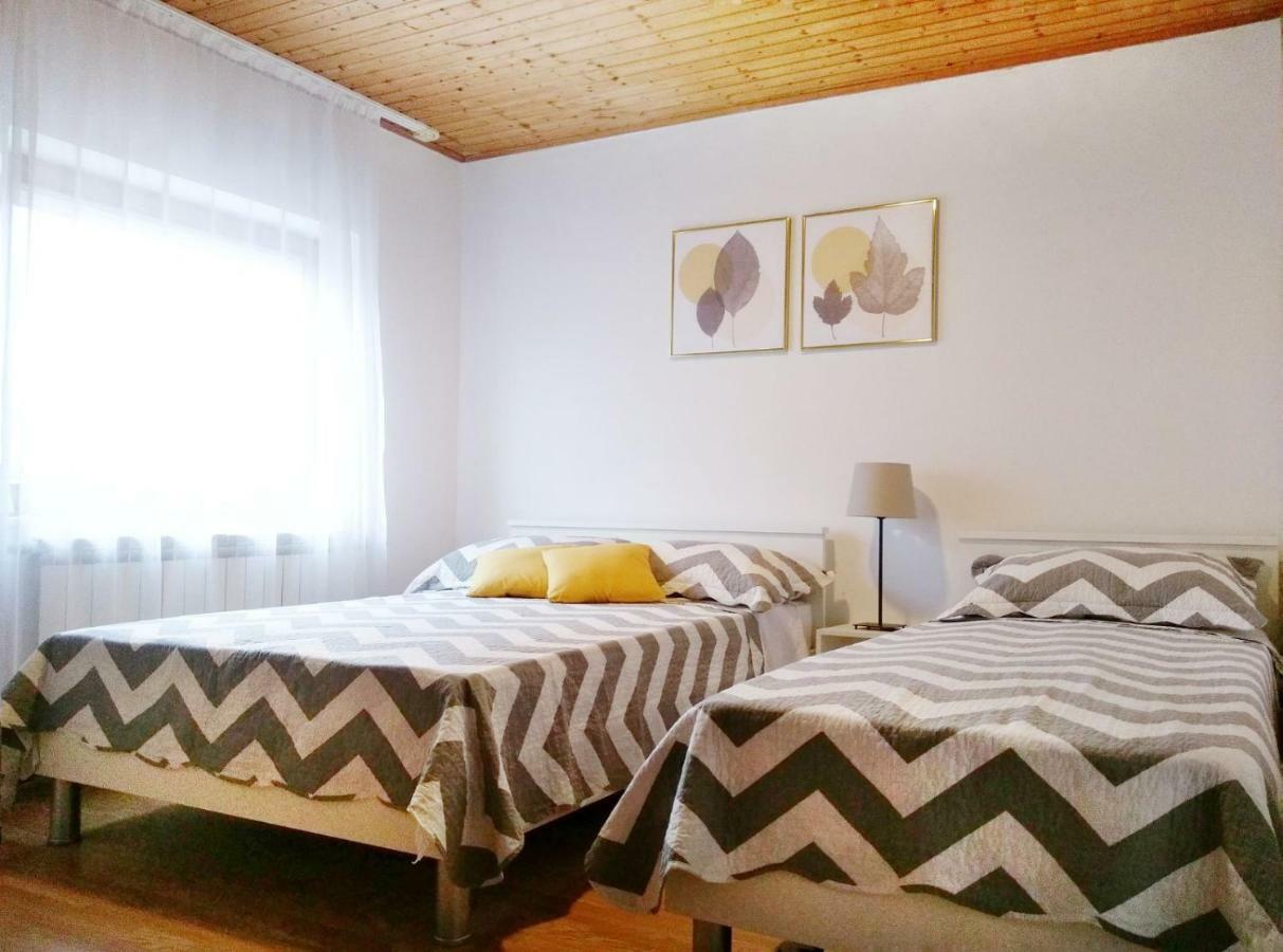 Apartments Saraden 沃迪切 外观 照片